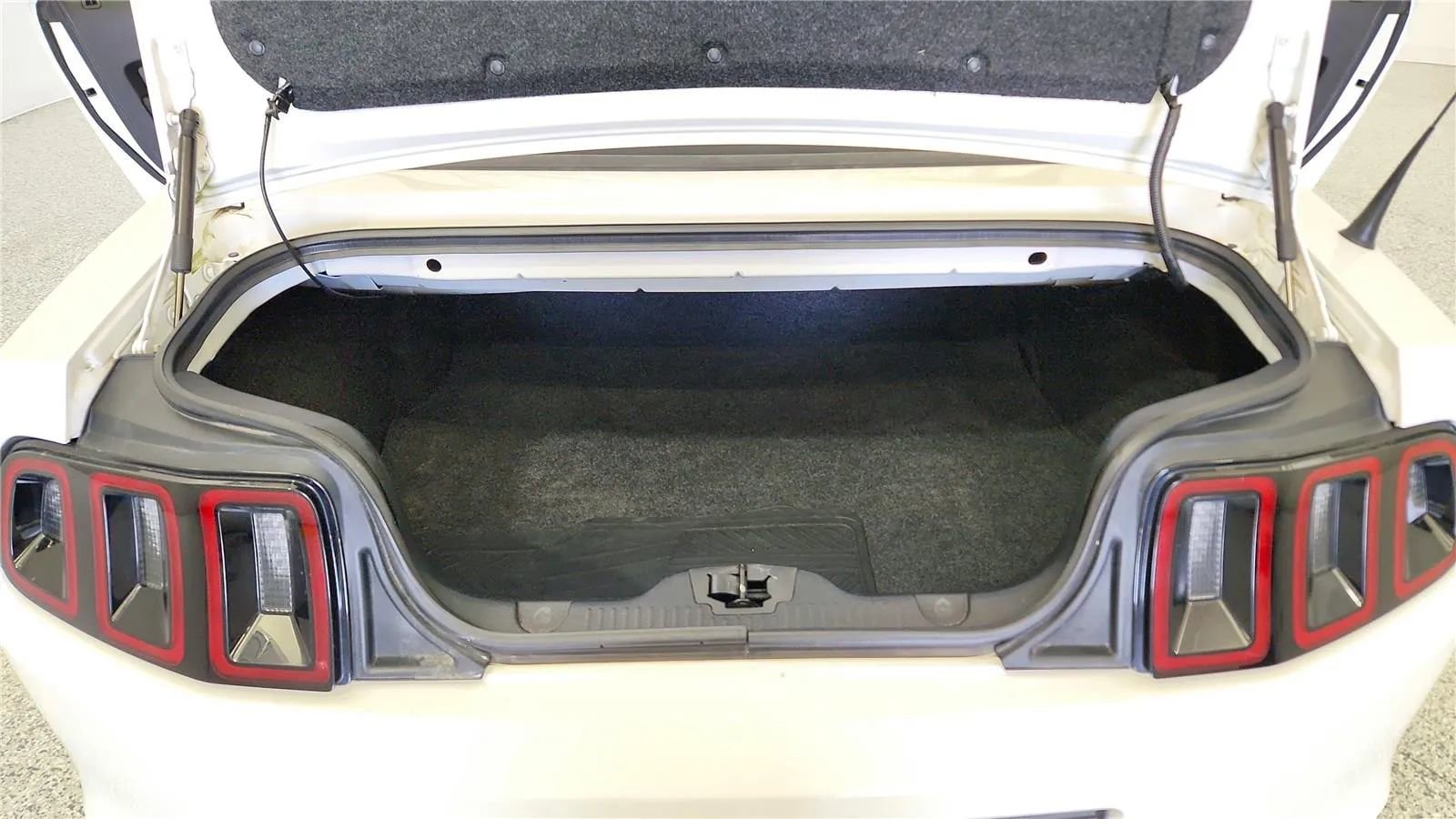 Used 2013 Ford Mustang Convertible RWD image 18