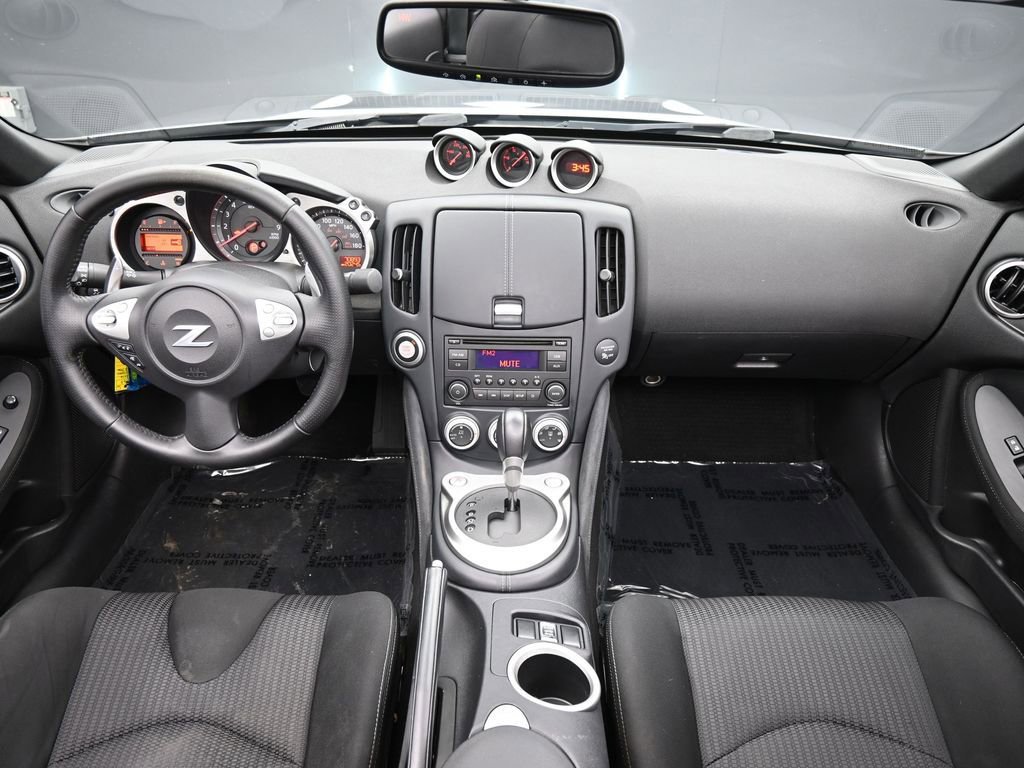 Used 2016 Nissan 370Z Roadster image 38