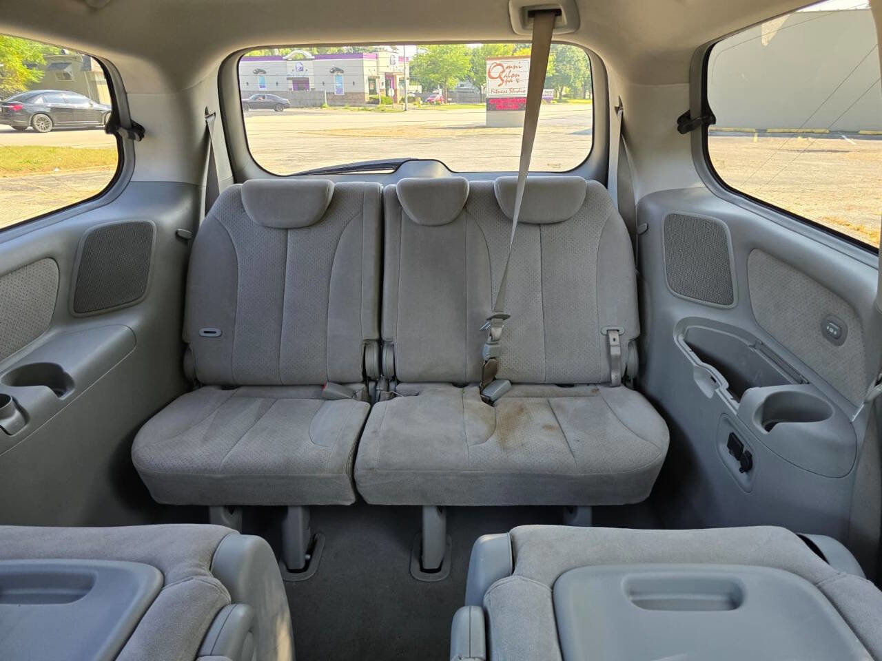 Used 2007 Hyundai Entourage GLS image 9