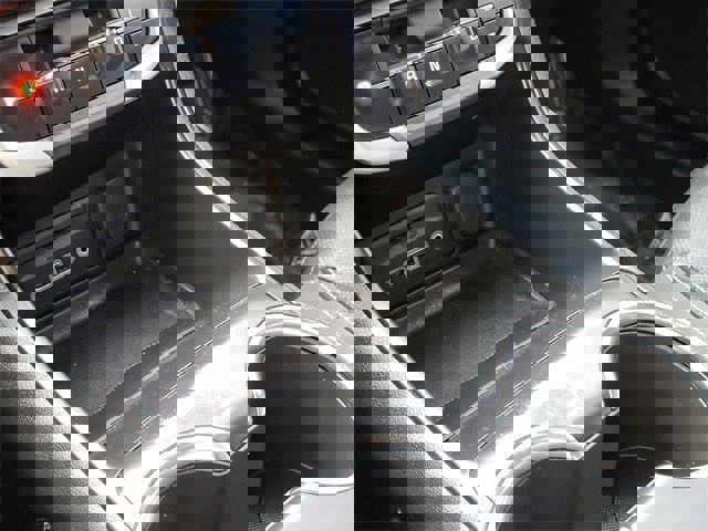 Used 2024 GMC Terrain SLT image 16