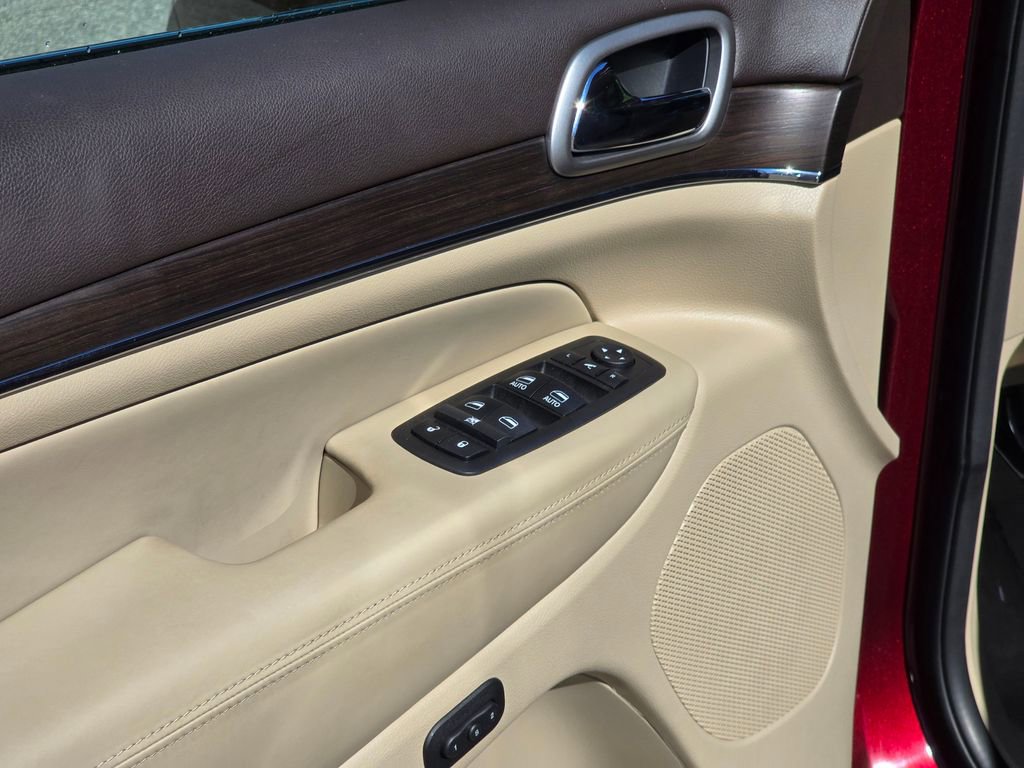 Used 2018 Jeep Grand Cherokee Overland image 39