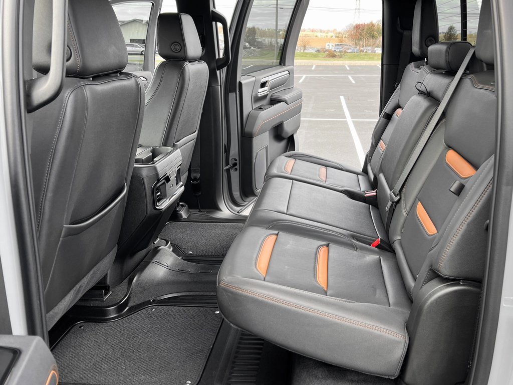 Used 2025 GMC Sierra 2500 AT4 image 17