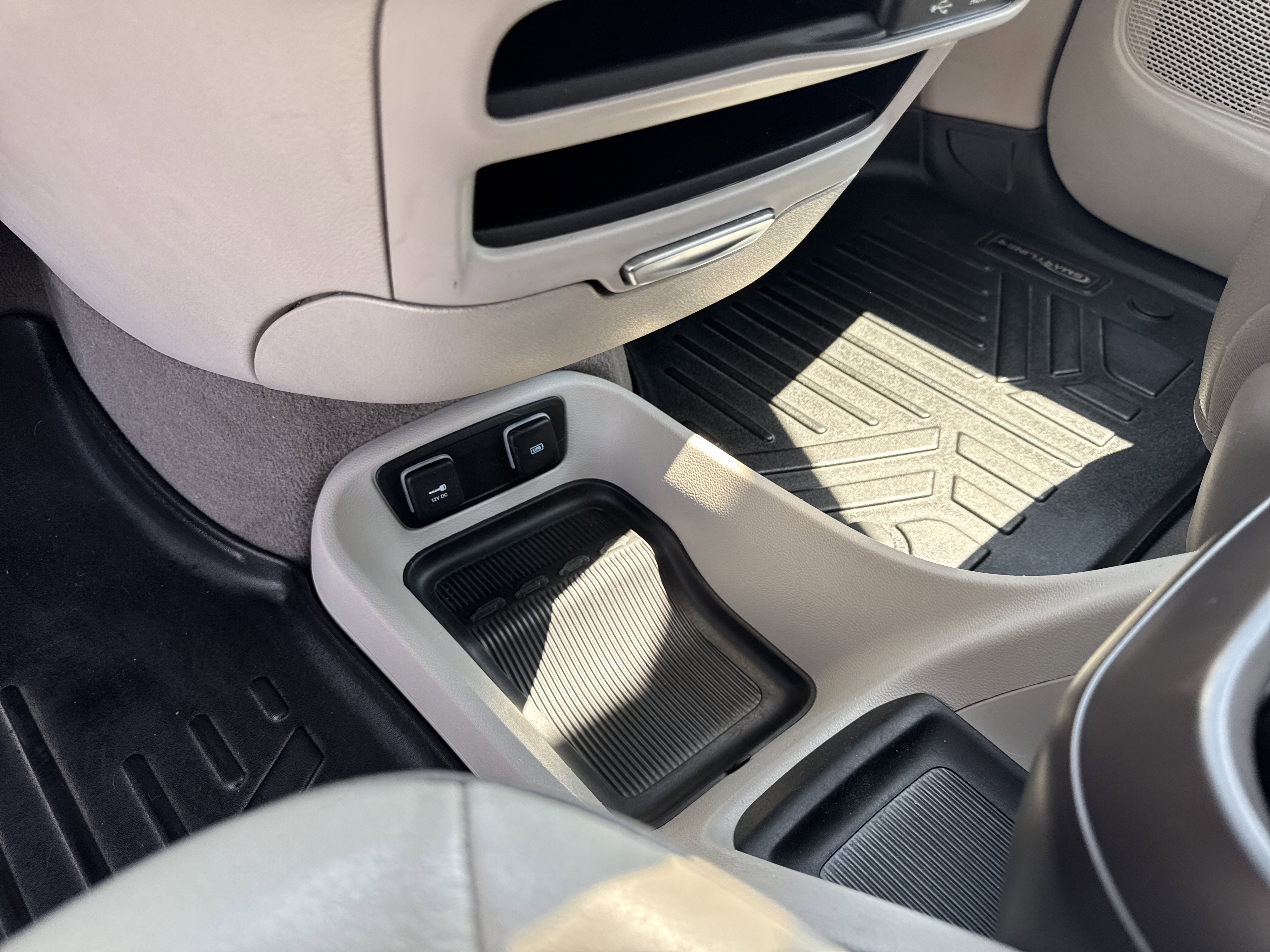 Used 2018 Chrysler Pacifica Touring-L w/ Advanced Safetytec Group image 14