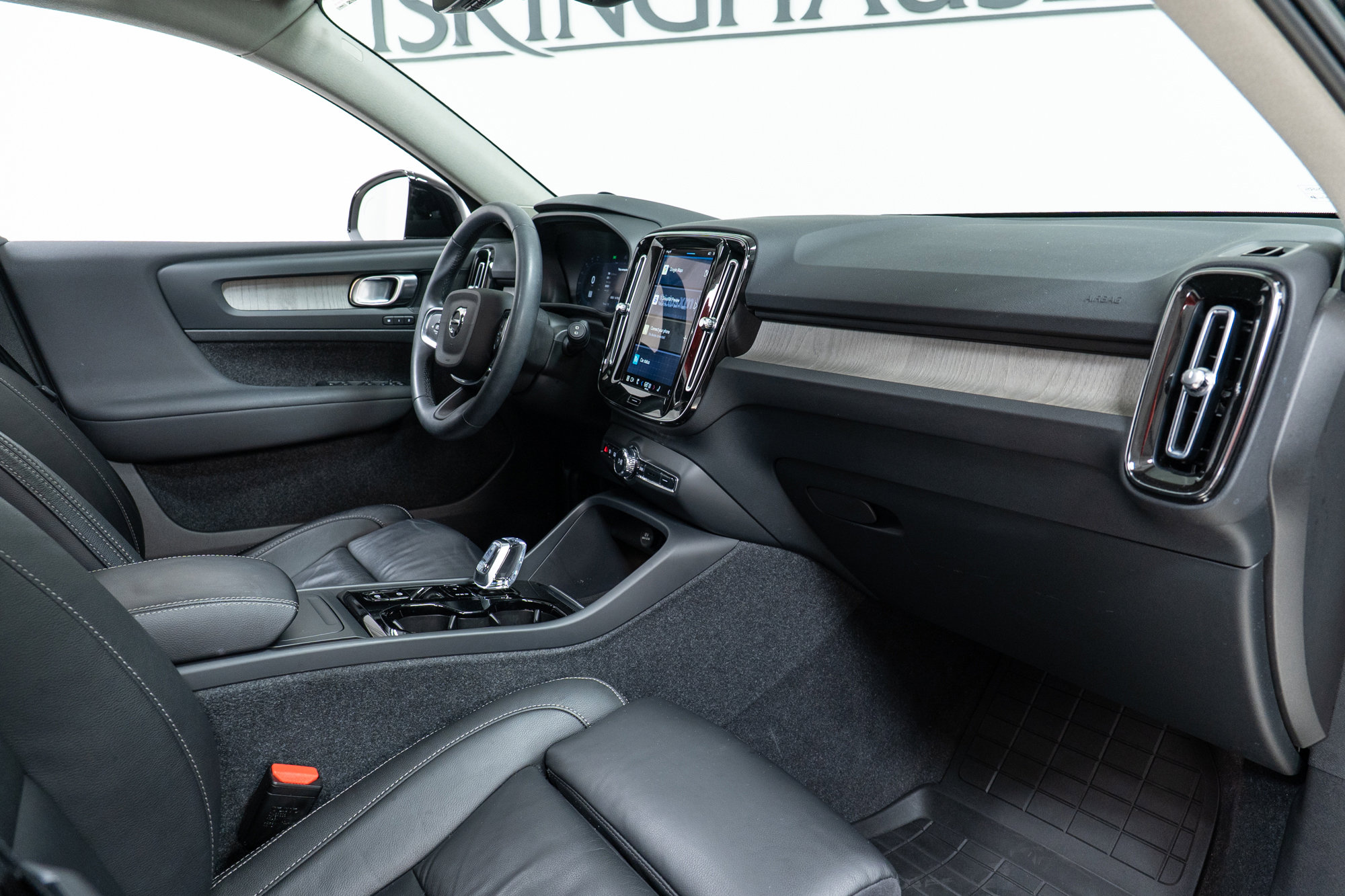 Used 2023 Volvo XC40 B5 Plus w/ Protection Package Premier image 21