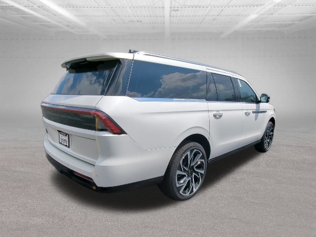 New 2026 Lincoln Navigator L Reserve AWD/4WD image 9