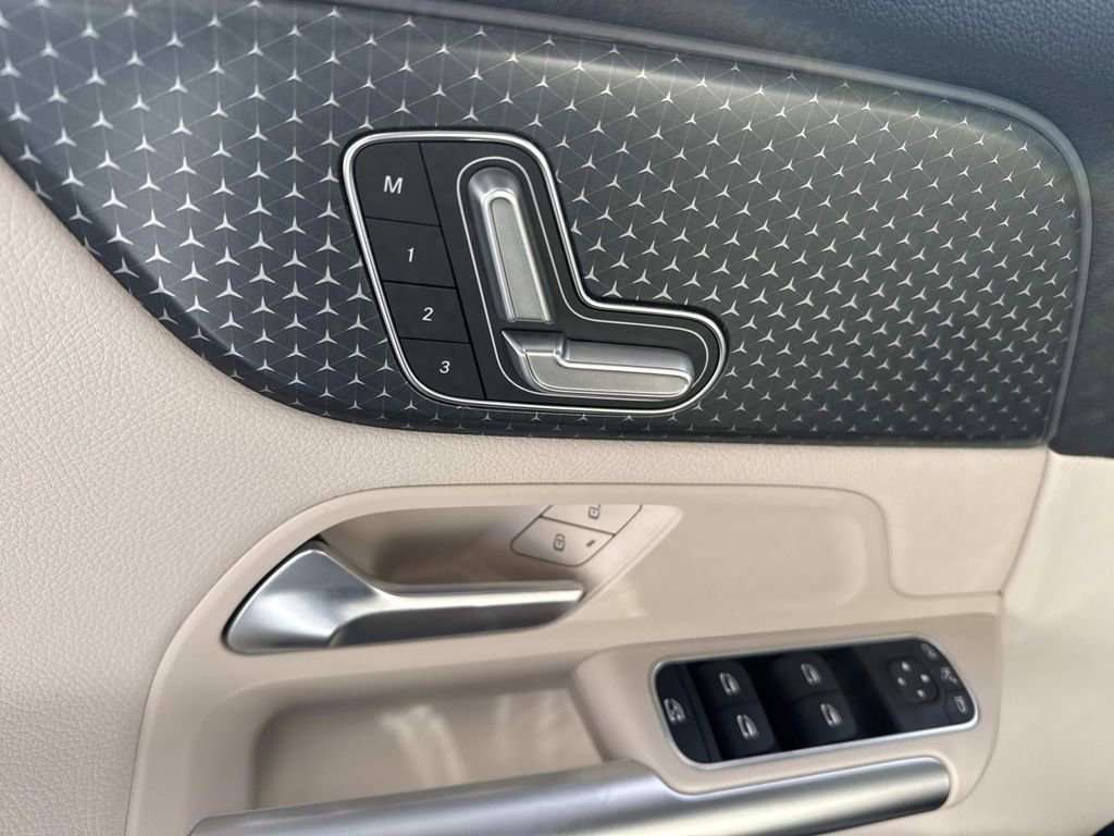 Used 2025 Mercedes-Benz GLA 250 image 20