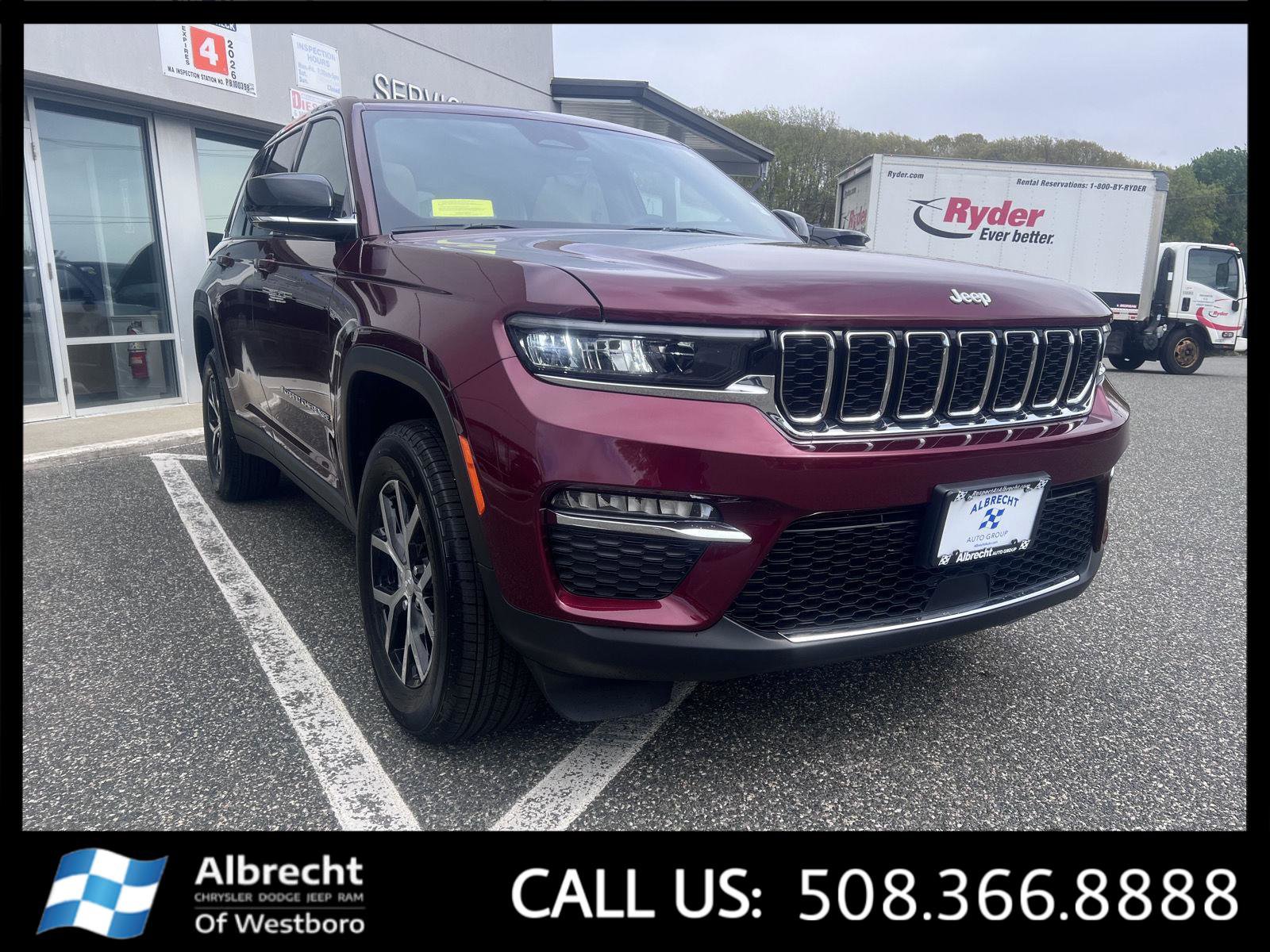 Used 2025 Jeep Grand Cherokee Limited AWD/4WD image 7