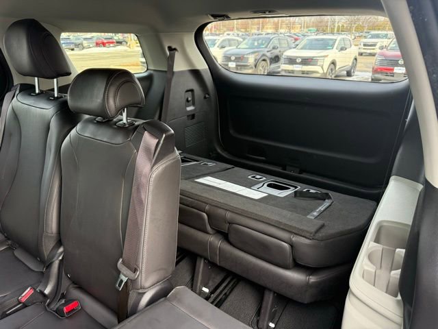 Used 2022 Kia Carnival LX image 24