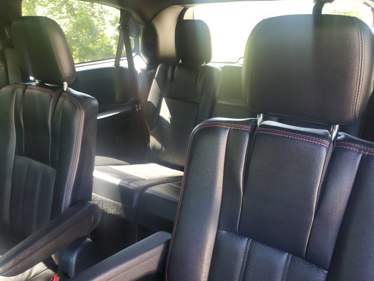 Used 2016 Dodge Grand Caravan R/T image 16