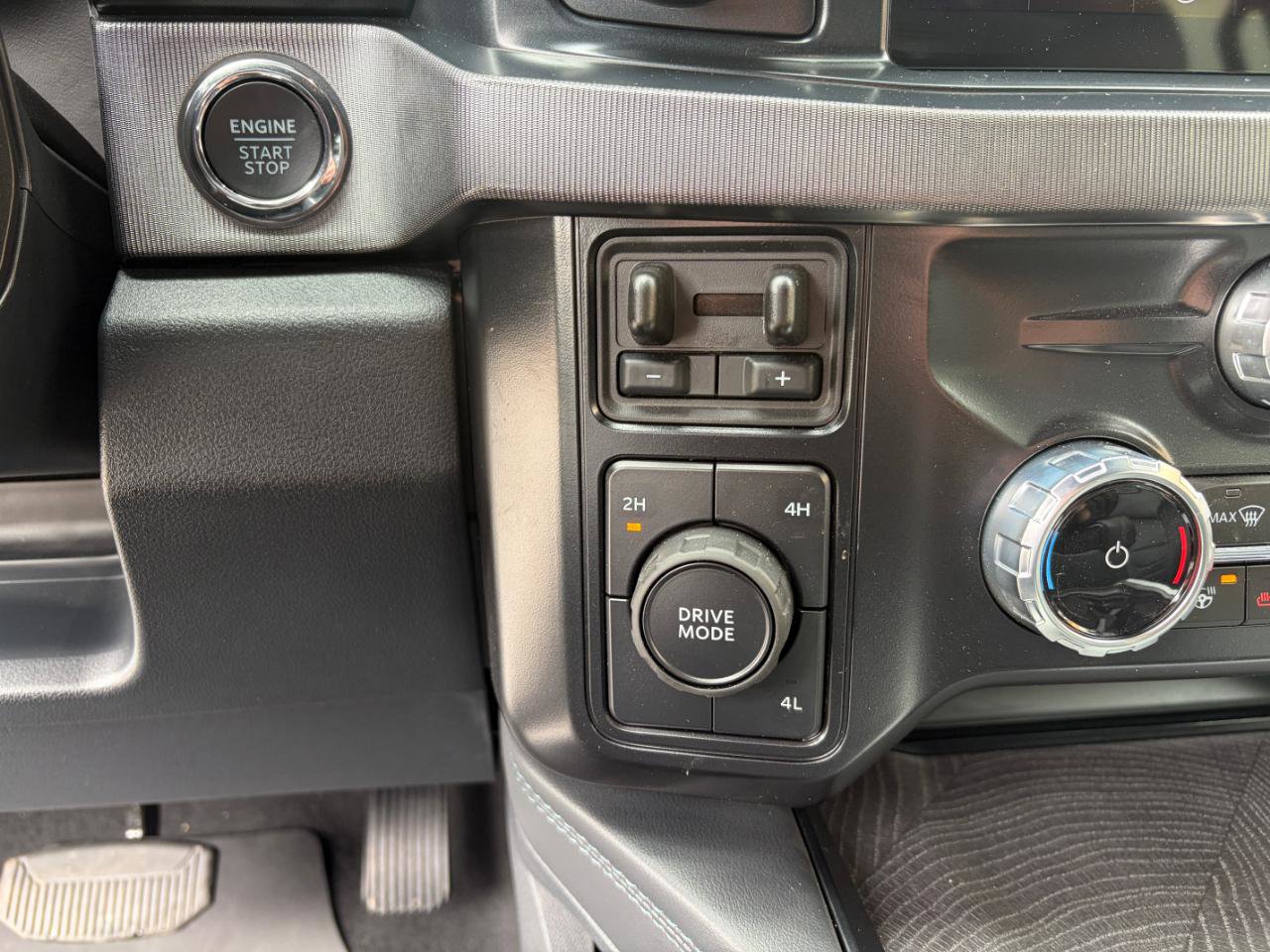 Used 2025 Ford F450 Platinum w/ Camper Package image 26