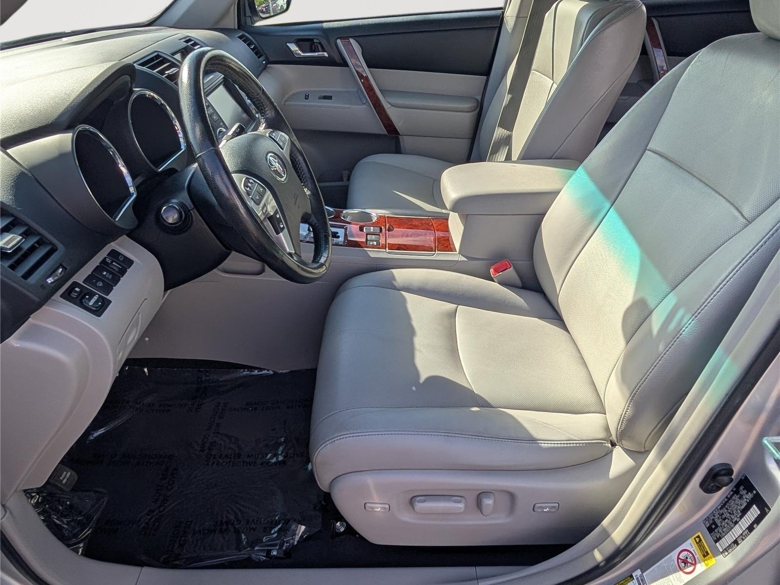 Used 2012 Toyota Highlander Limited w/ Tow Pkg AWD/4WD image 18