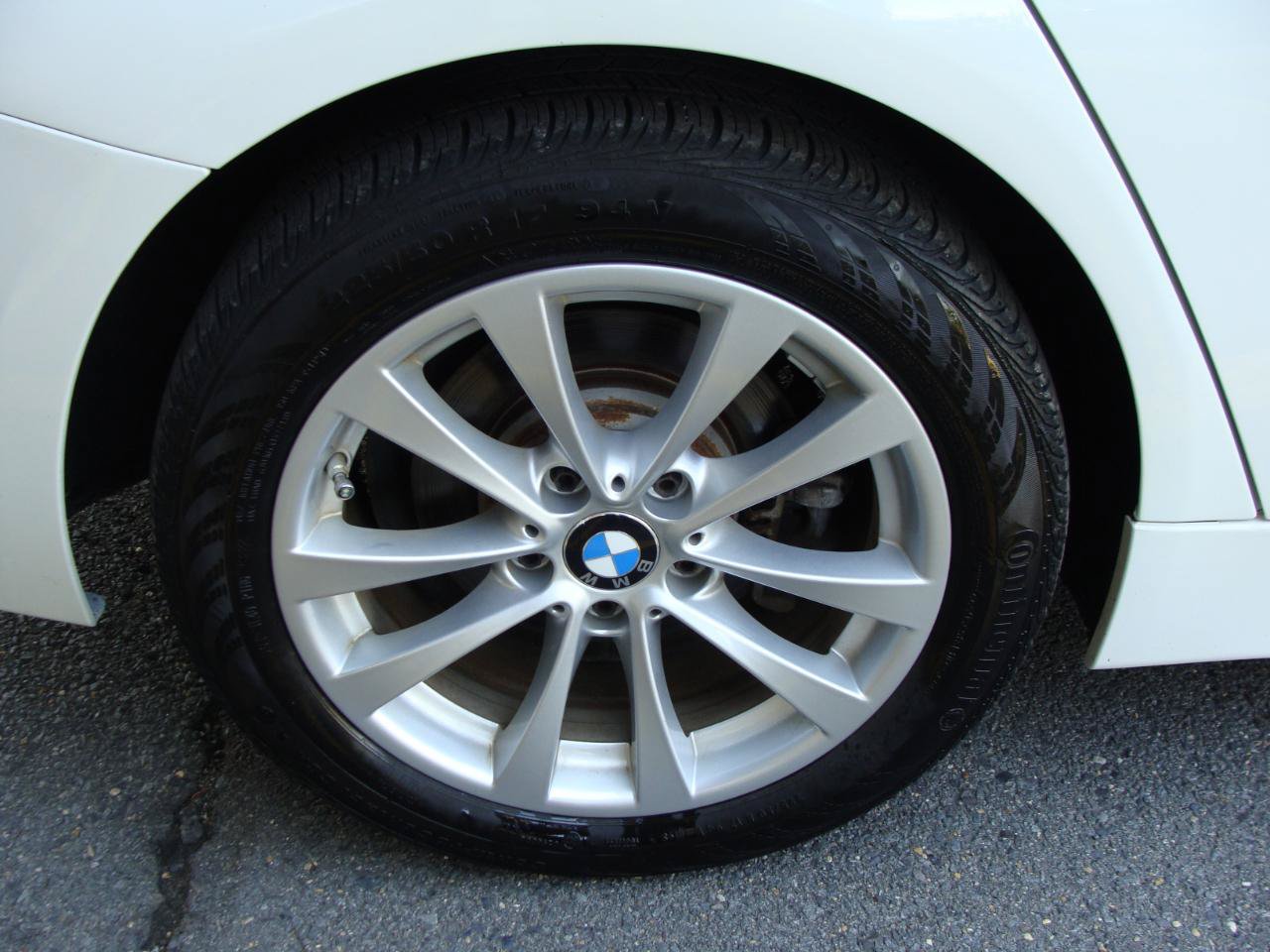 Used 2017 BMW 320i xDrive Sedan AWD/4WD image 39