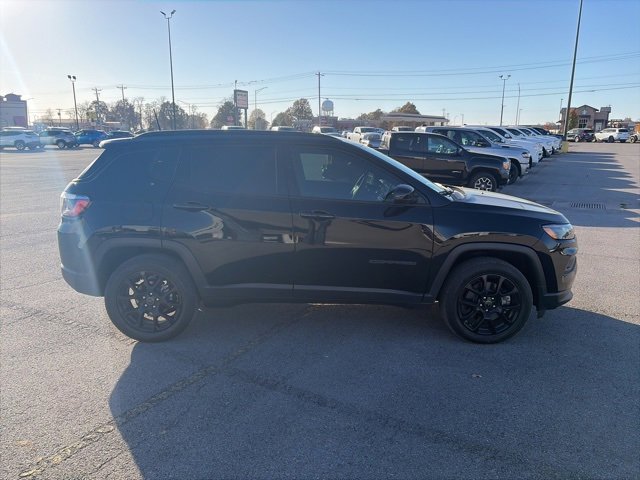 Used 2025 Jeep Compass Latitude w/ Altitude Special Edition image 7