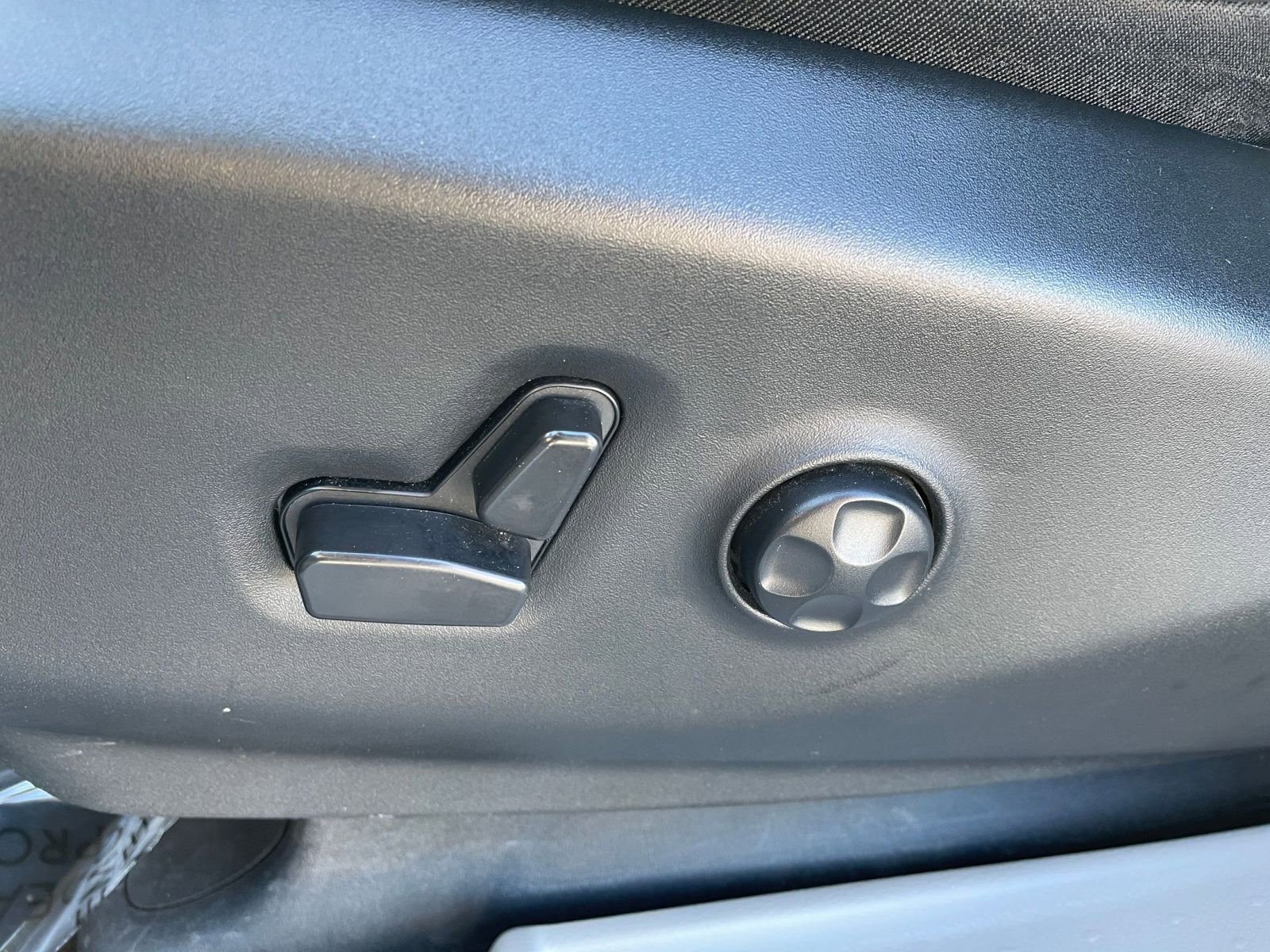 Used 2023 Chrysler Pacifica Touring-L image 22