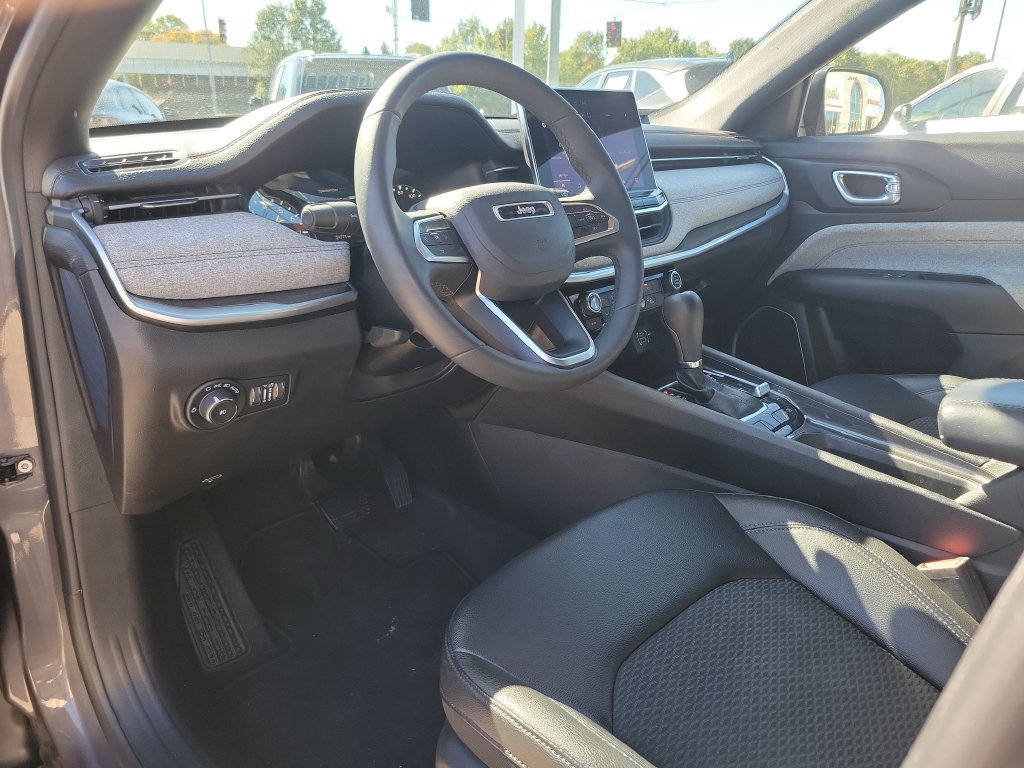 Used 2024 Jeep Compass Latitude AWD/4WD image 18