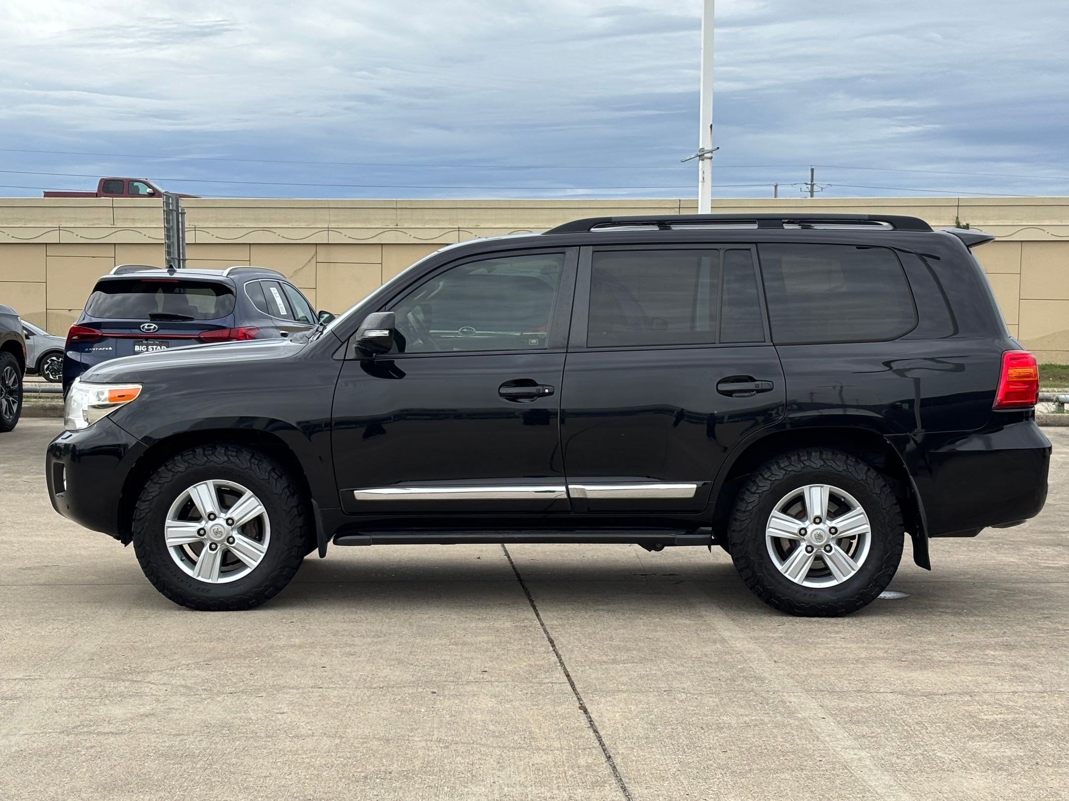 Used 2013 Toyota Land Cruiser image 7