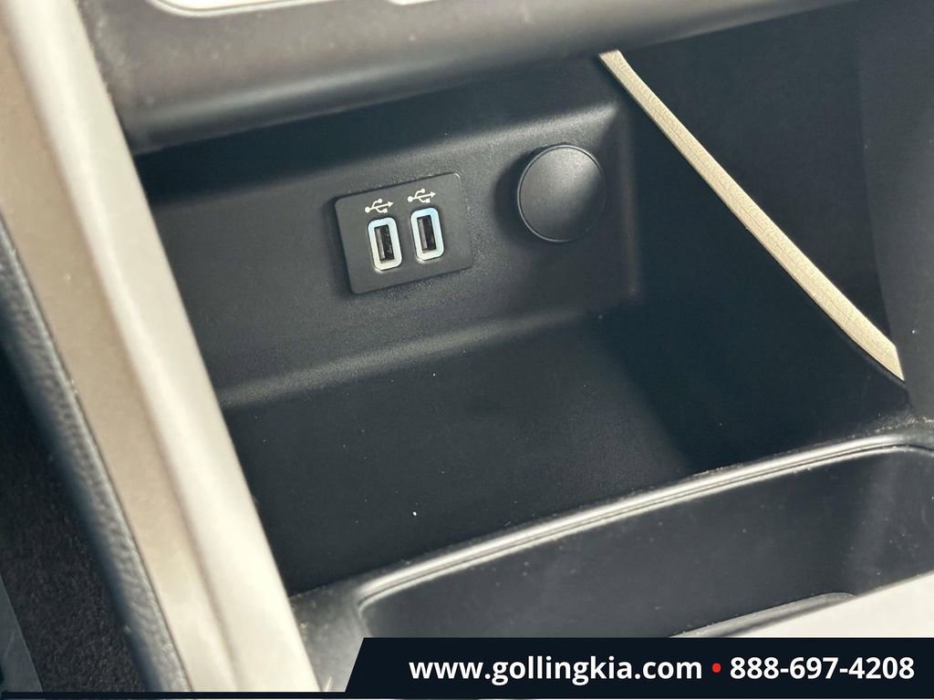 Used 2020 Ford Fusion SE FWD image 26