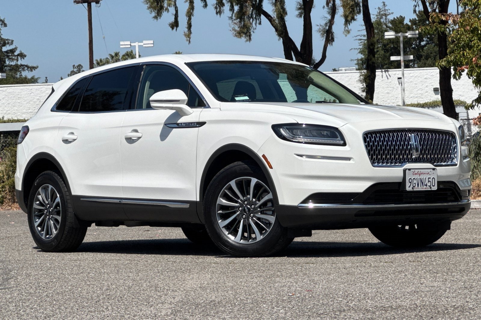 Certified 2023 Lincoln Nautilus AWD image 2