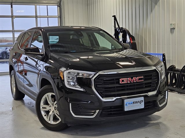 Used 2024 GMC Terrain SLE image 1