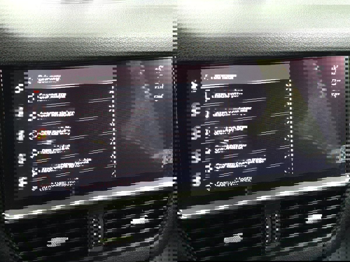 Used 2023 Porsche Cayenne Platinum Edition image 51