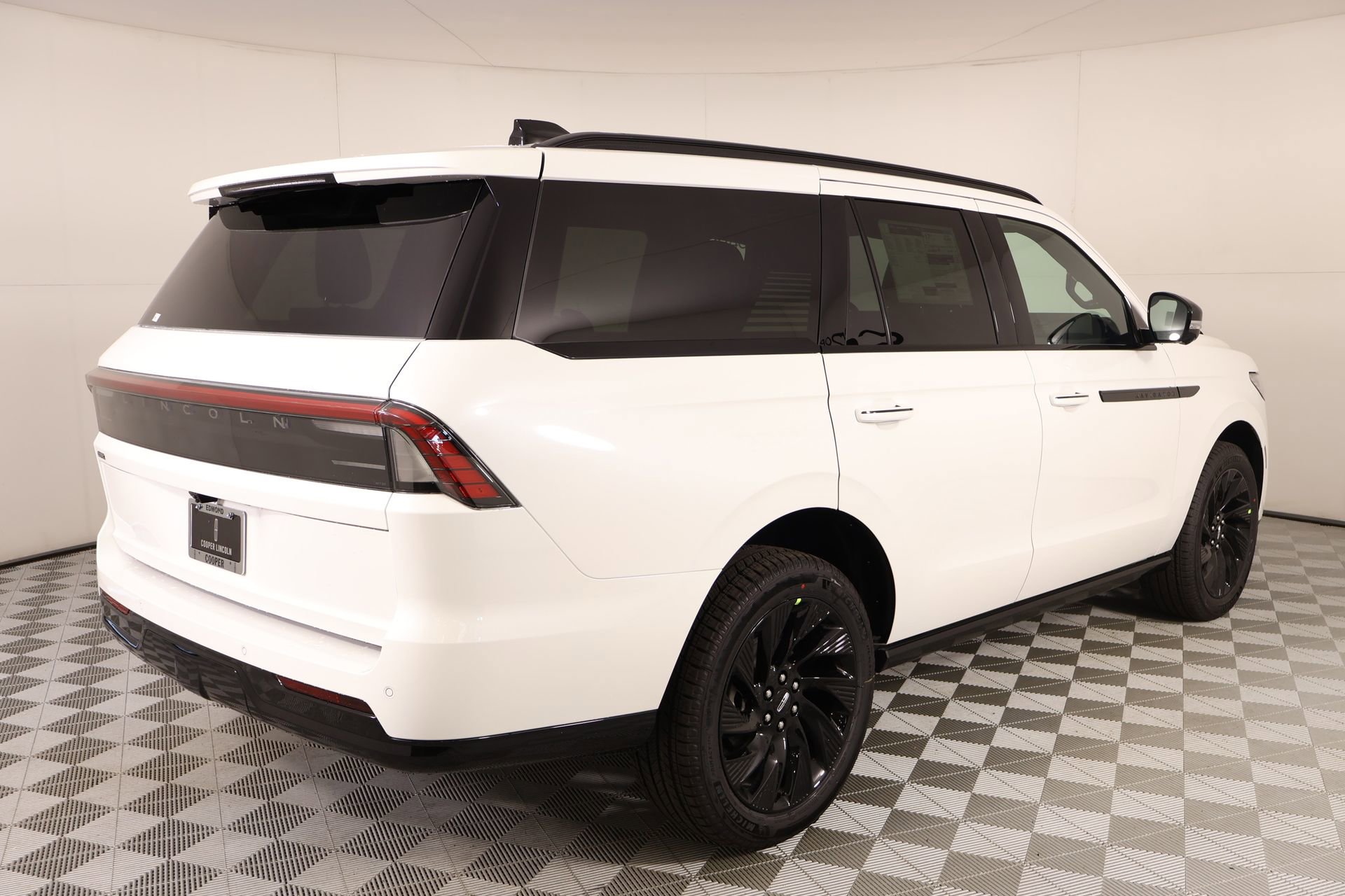 New 2026 Lincoln Navigator Reserve w/ Jet Appearance Package image 22