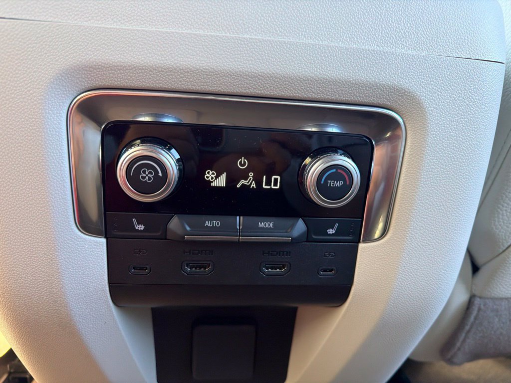 New 2026 GMC Yukon Denali w/ Denali Reserve Package AWD/4WD image 37