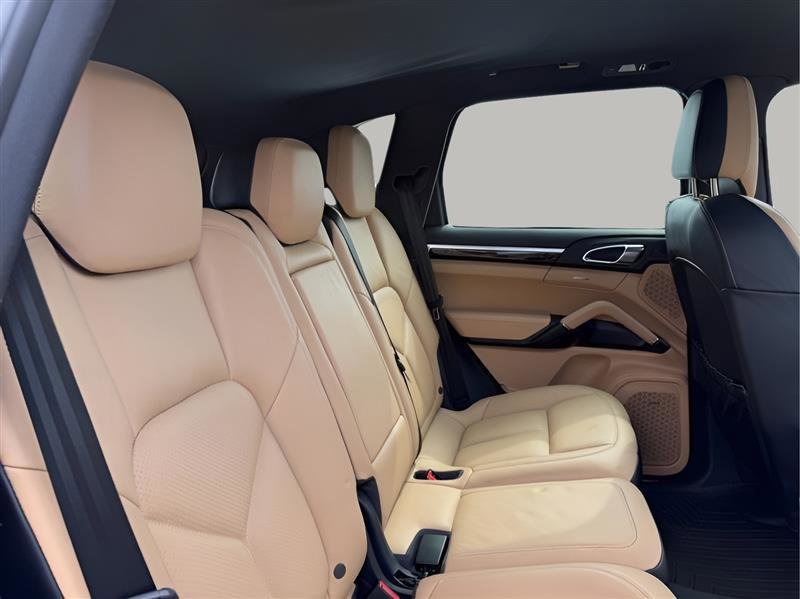Used 2016 Porsche Cayenne image 40