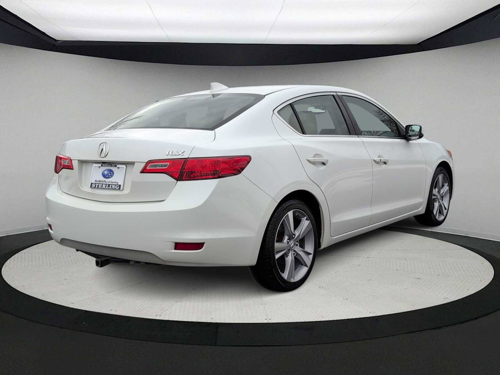 Used 2013 Acura ILX w/ Technology Package image 8