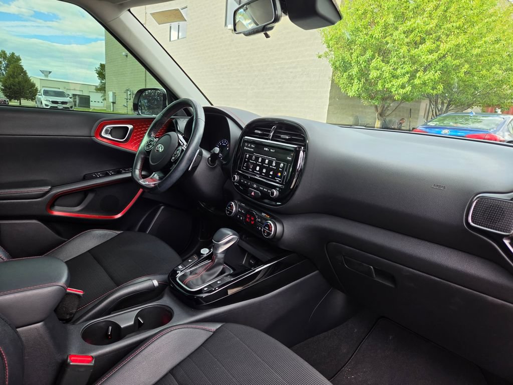 Used 2021 Kia Soul Turbo FWD image 17