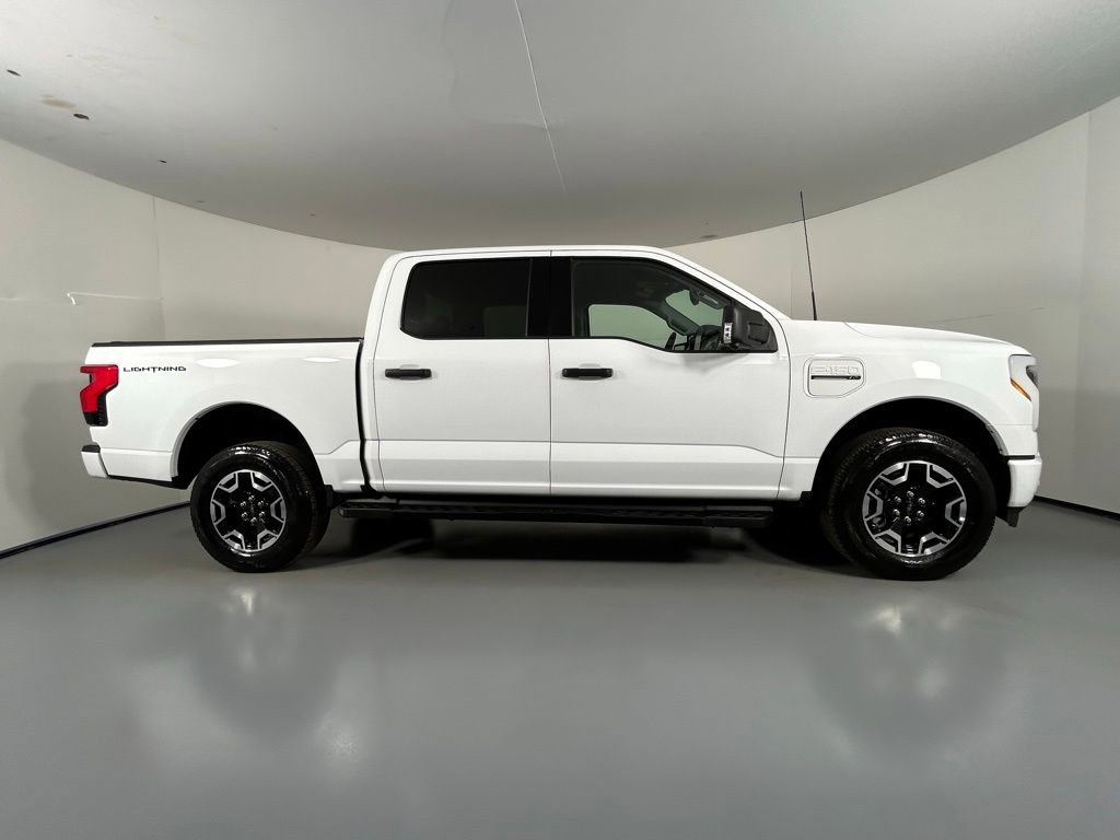 Used 2022 Ford F150 Lightning XLT image 8