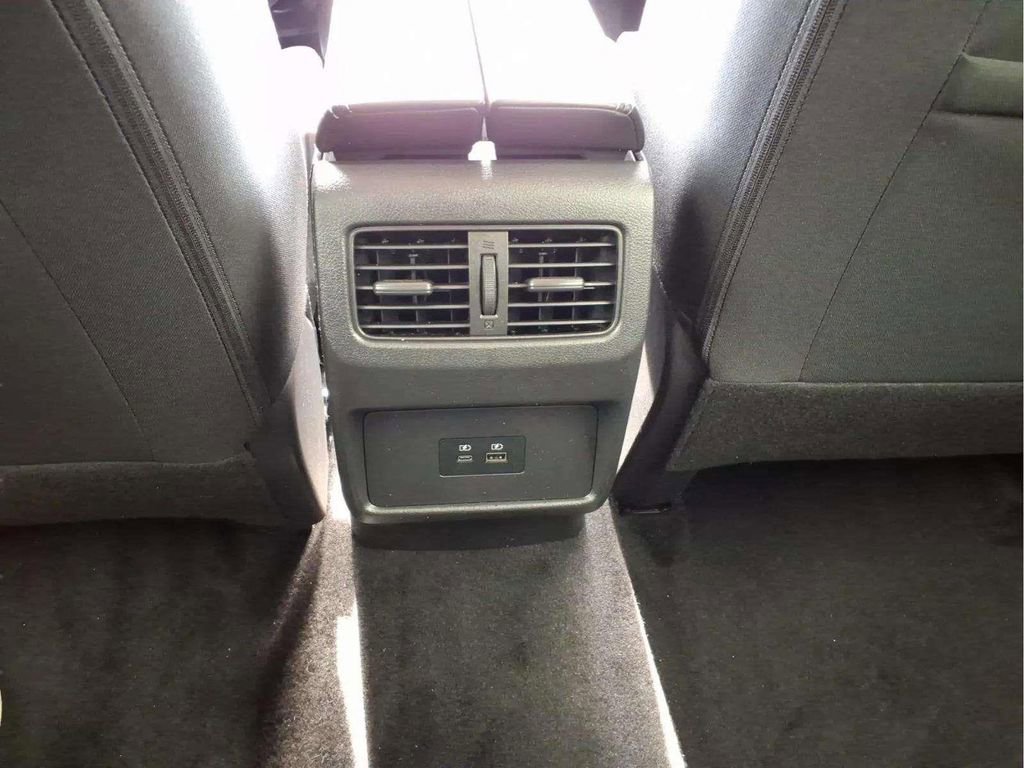 Used 2023 Nissan Rogue SV FWD image 13