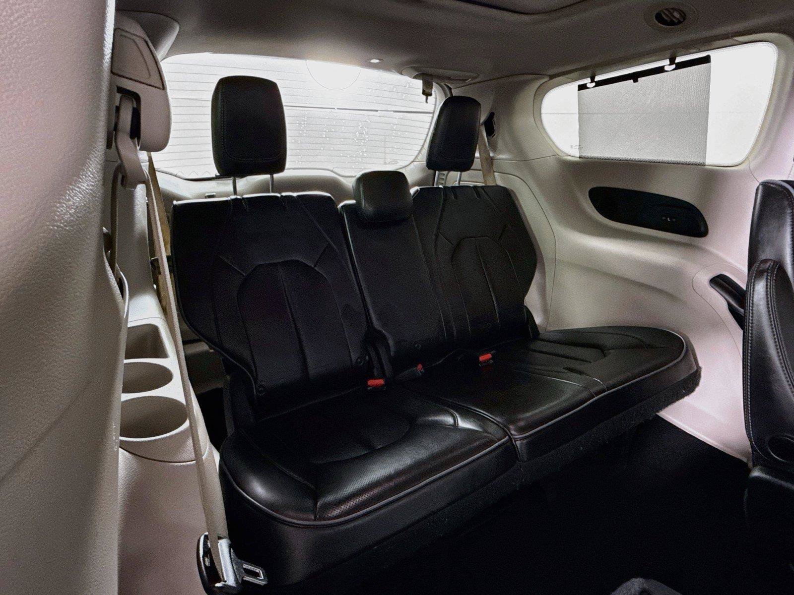 Used 2019 Chrysler Pacifica Limited w/ Advanced Safetytec Group FWD image 28