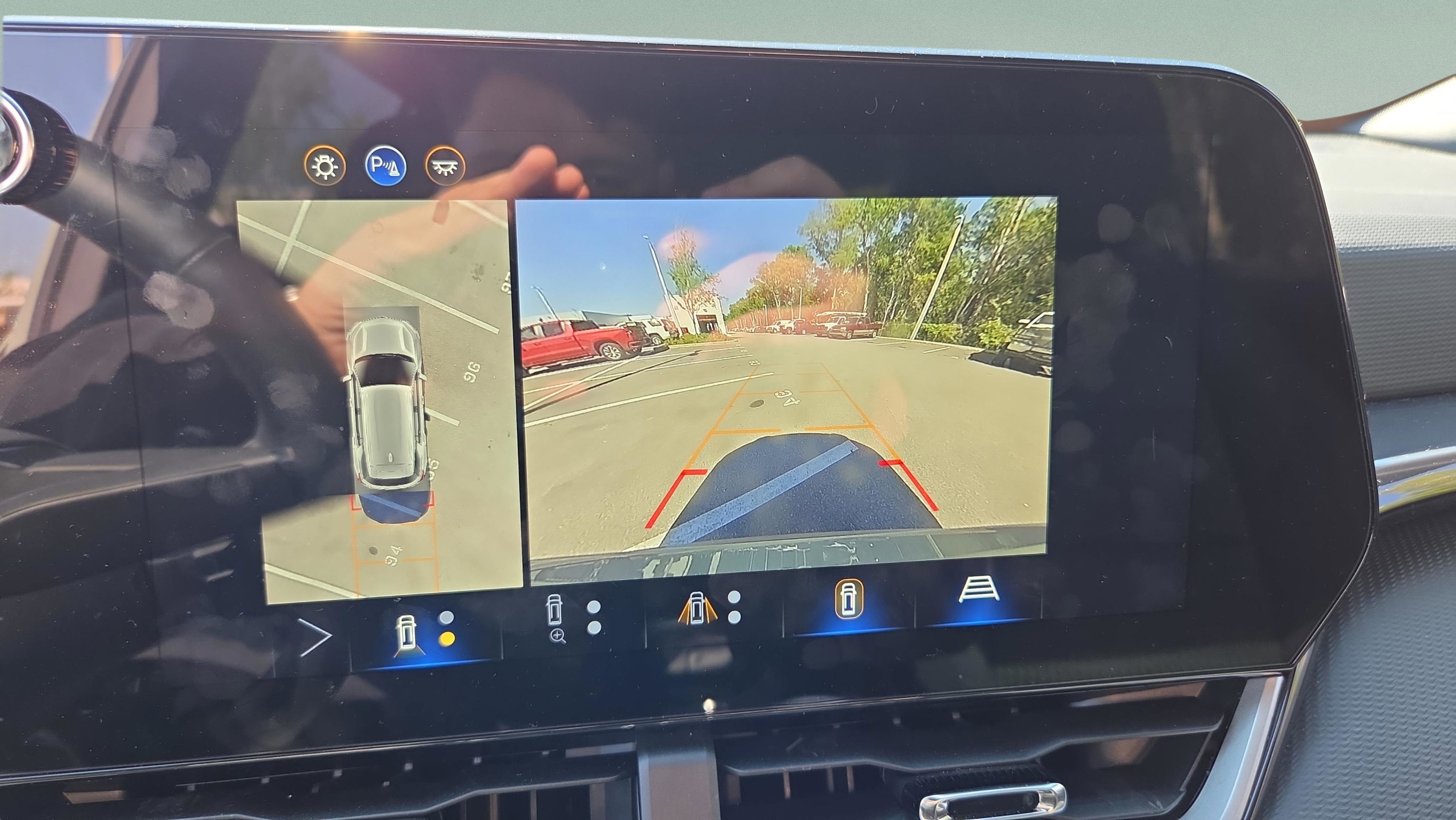 Used 2026 Chevrolet Equinox LT w/ Safety and Technology Package image 22