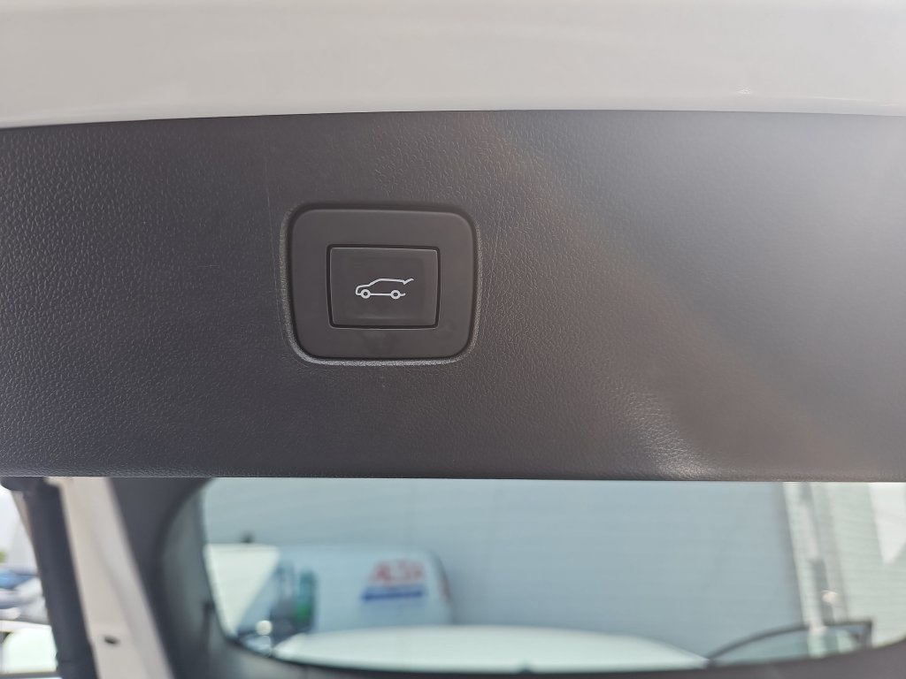 Certified 2024 Buick Envista Sport Touring w/ Convenience I Package FWD image 17
