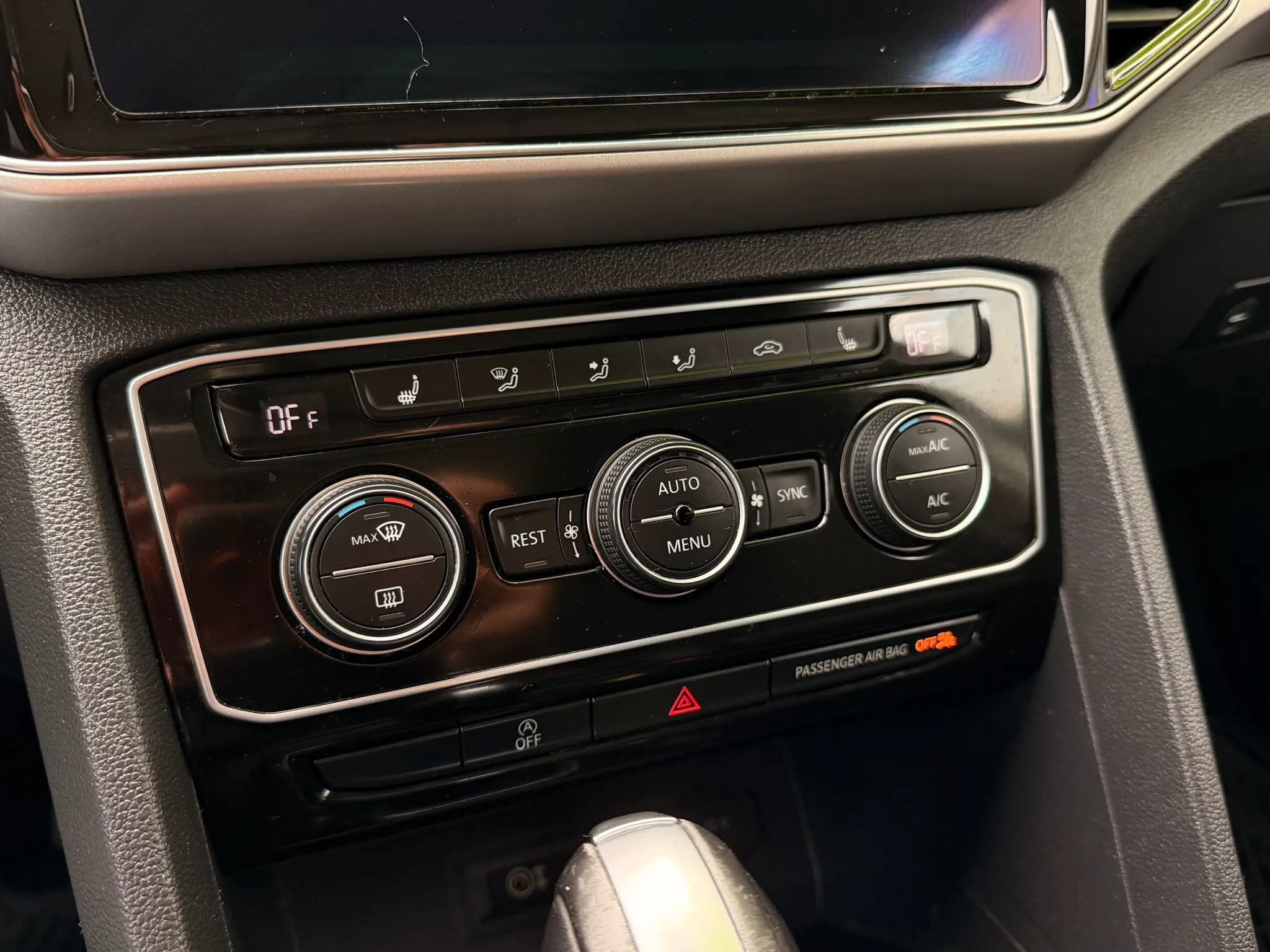 Used 2018 Volkswagen Atlas SEL AWD/4WD image 19