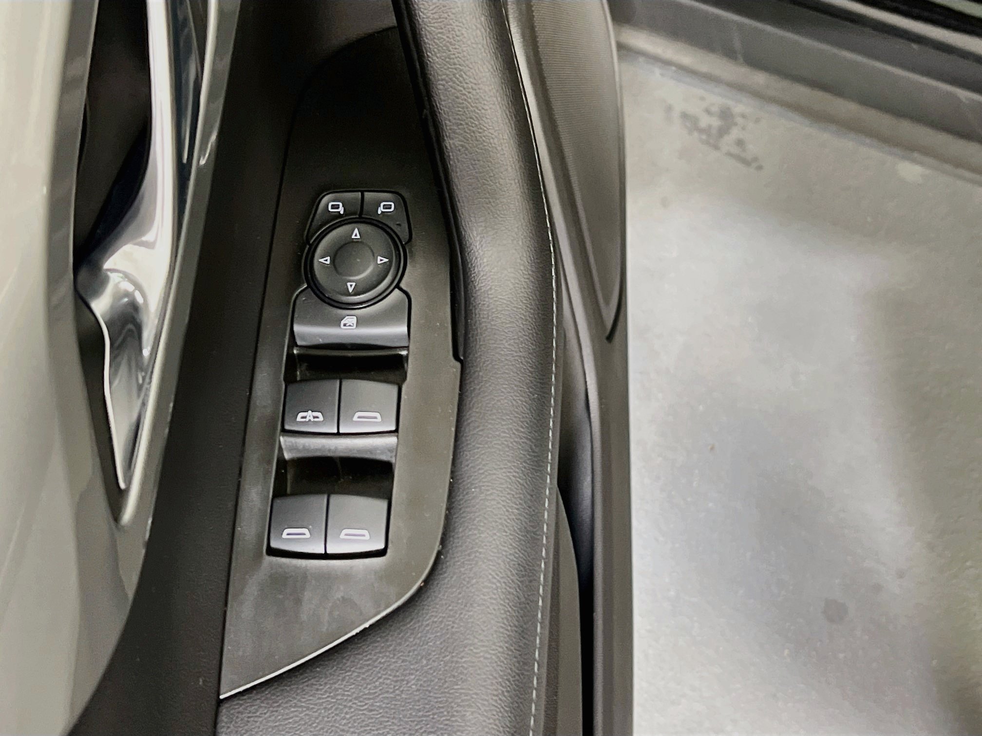 Used 2019 Chevrolet Blazer LT FWD image 17