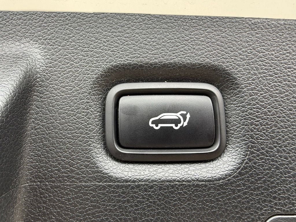 Used 2023 Hyundai Santa Fe SEL w/ Premium Package AWD/4WD image 38