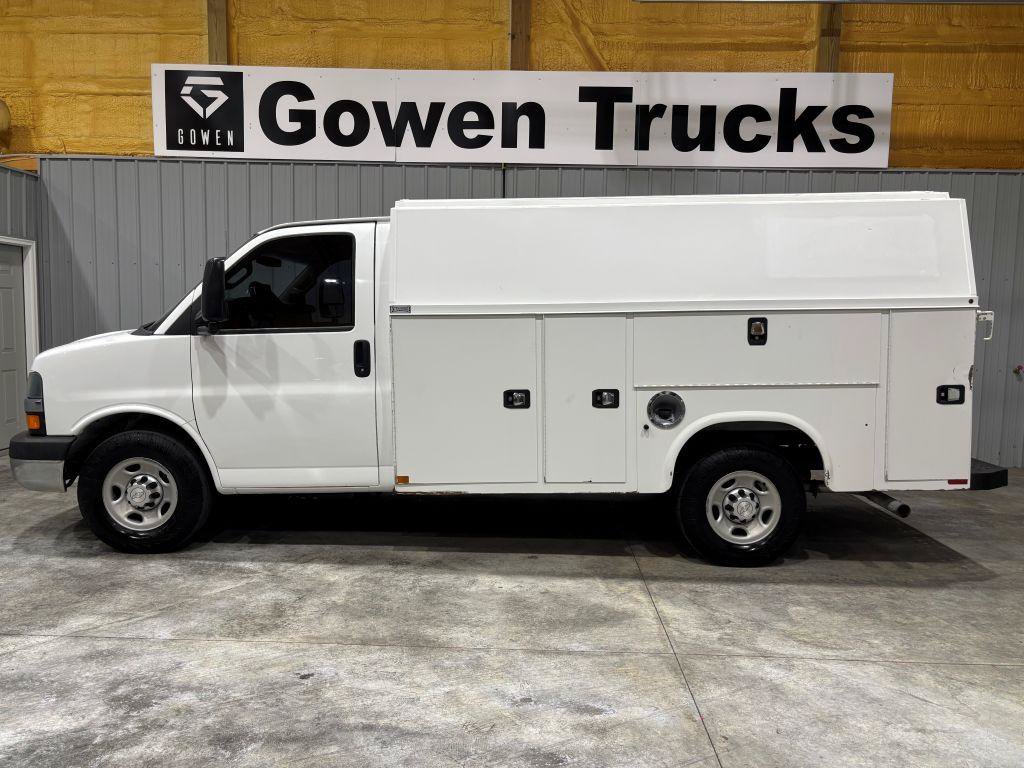 Used 2016 Chevrolet Express 3500 RWD image 2