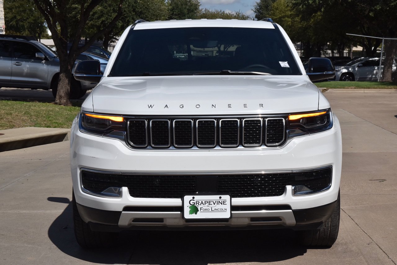 Used 2025 Jeep Wagoneer Series II AWD/4WD image 3