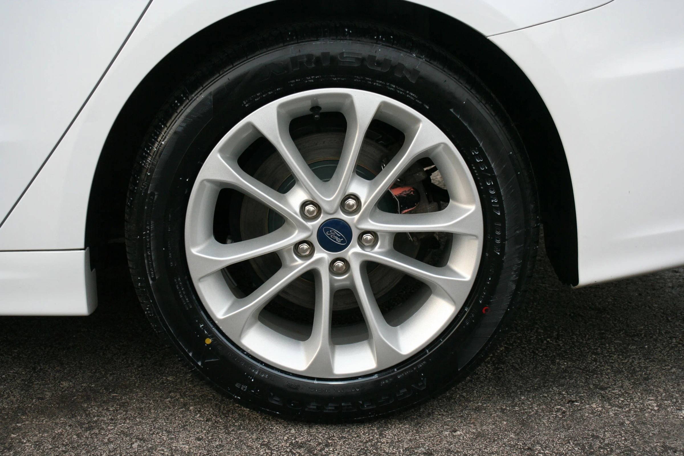 Used 2019 Ford Fusion SE image 13