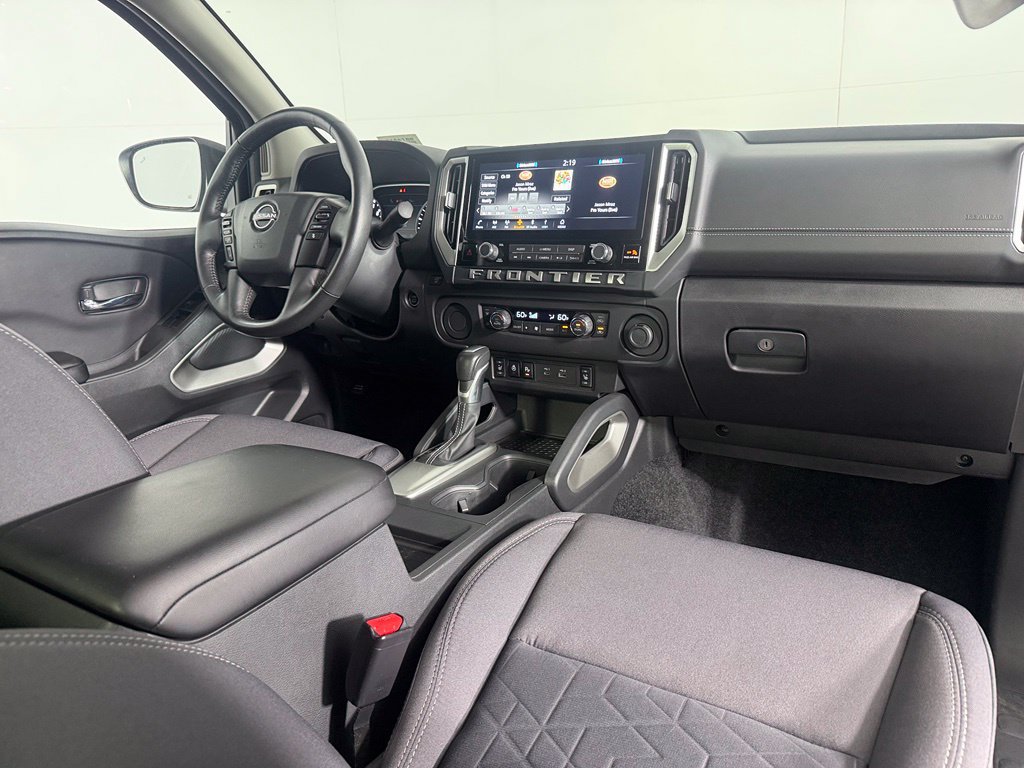 Used 2025 Nissan Frontier SV w/ SV Convenience Package RWD image 14