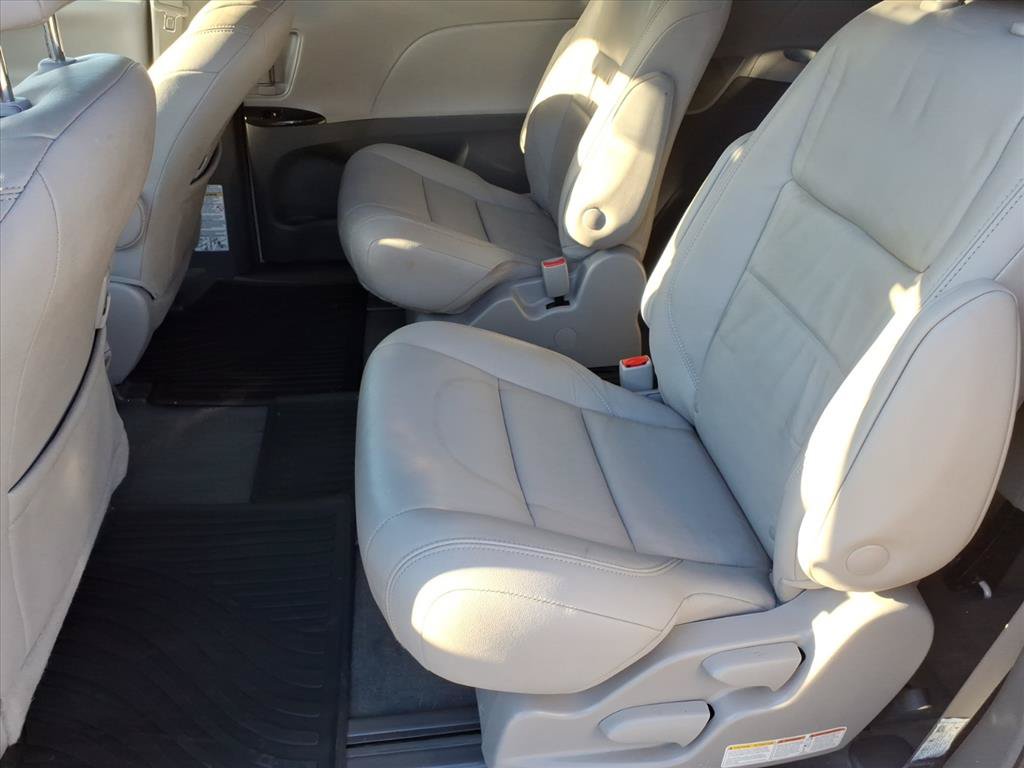 Used 2018 Toyota Sienna XLE AWD/4WD image 7