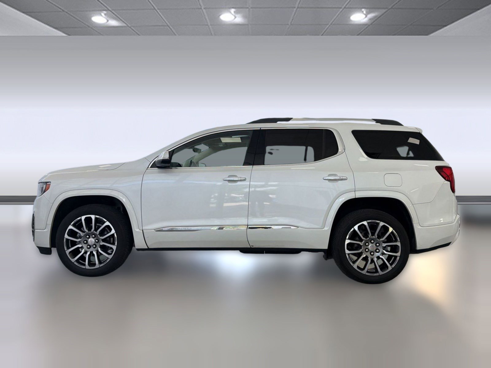 Used 2022 GMC Acadia Denali w/ Denali Ultimate Package image 2