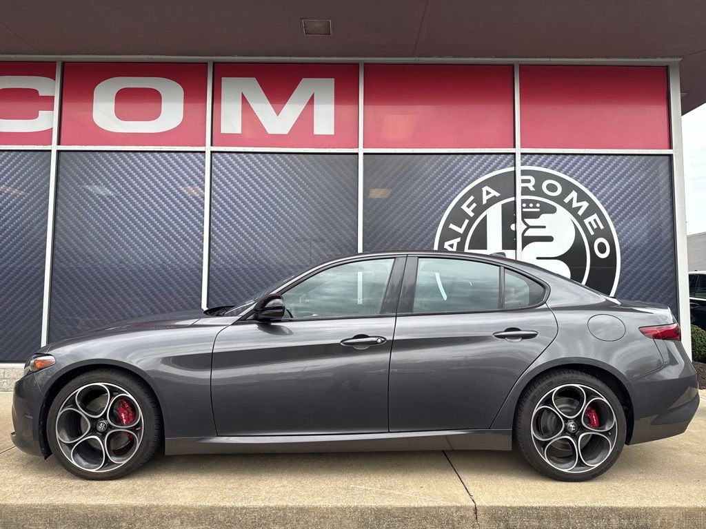 Used 2022 Alfa Romeo Giulia Veloce image 16