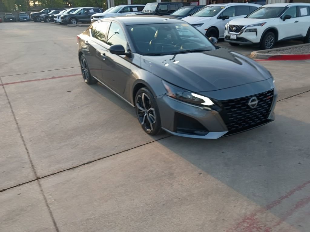 Used 2025 Nissan Altima 2.5 SR image 6