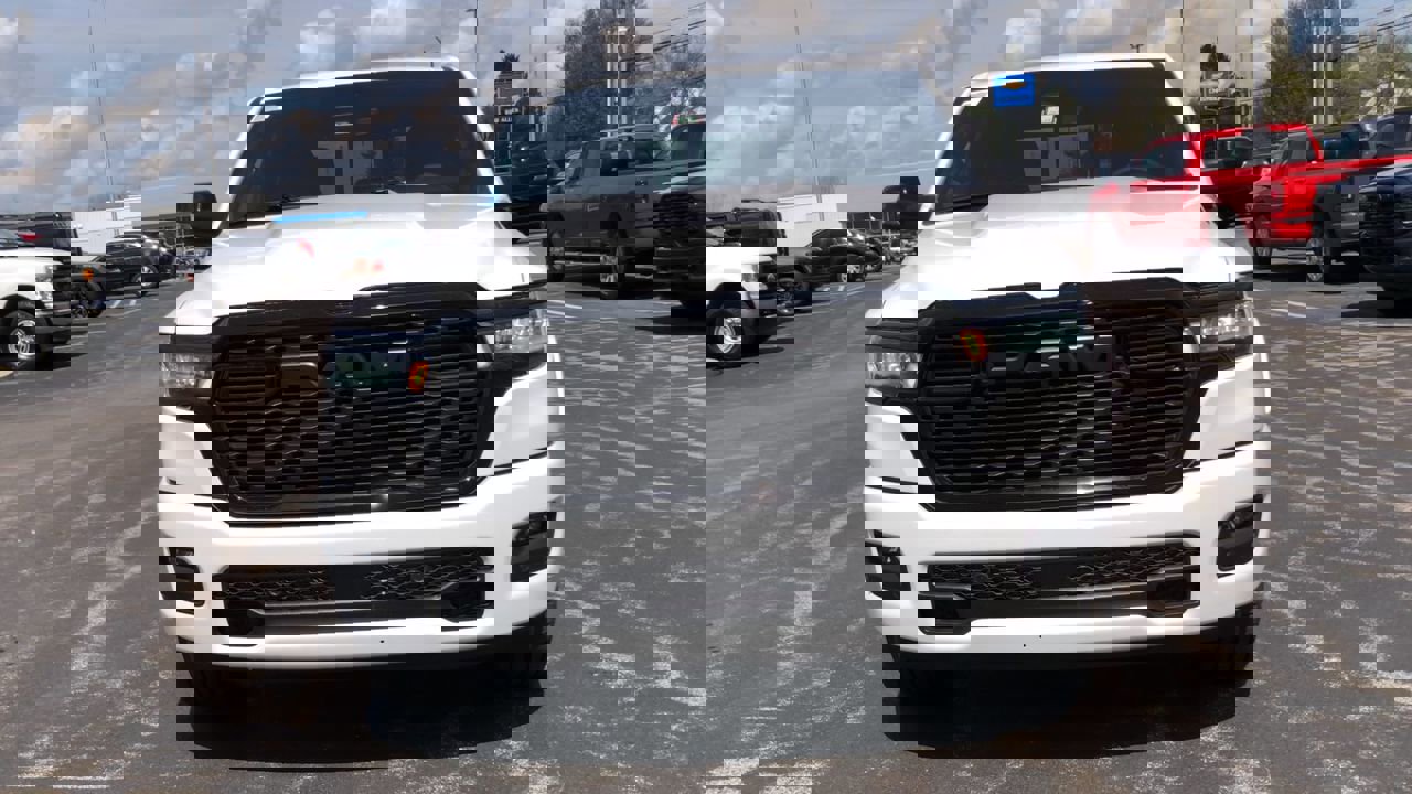 New 2026 RAM 1500 4x4 Crew Cab image 3