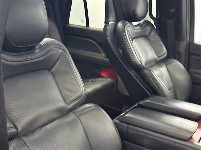 Used 2024 Lincoln Navigator Reserve image 13
