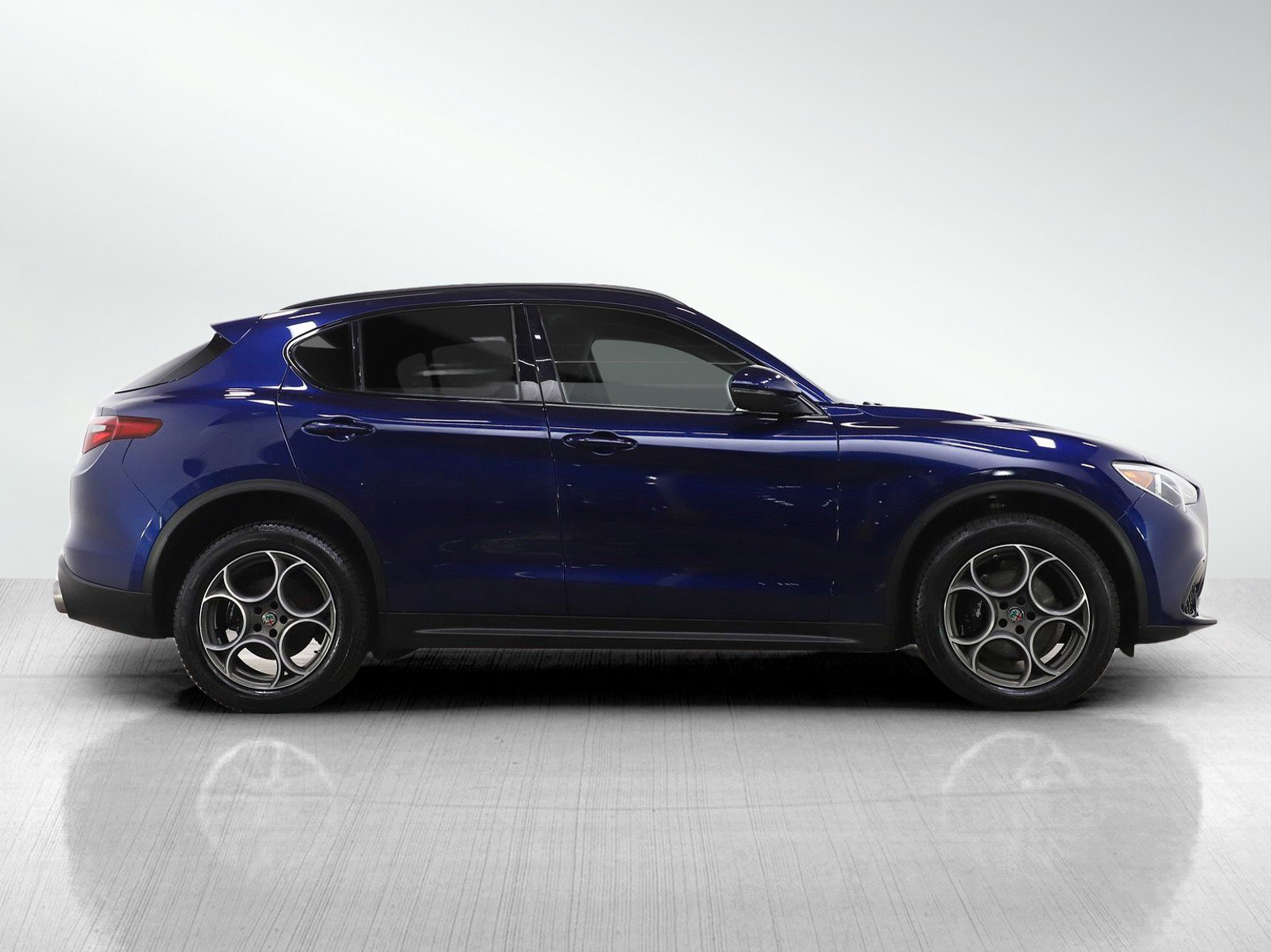 Used 2018 Alfa Romeo Stelvio Sport w/ Quick Order Package 22J Sport image 6
