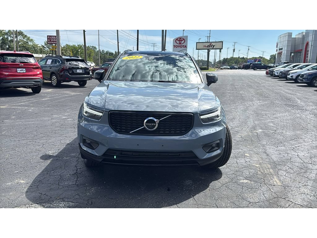 Used 2022 Volvo XC40 T5 R-Design w/ Advanced Package AWD/4WD image 2