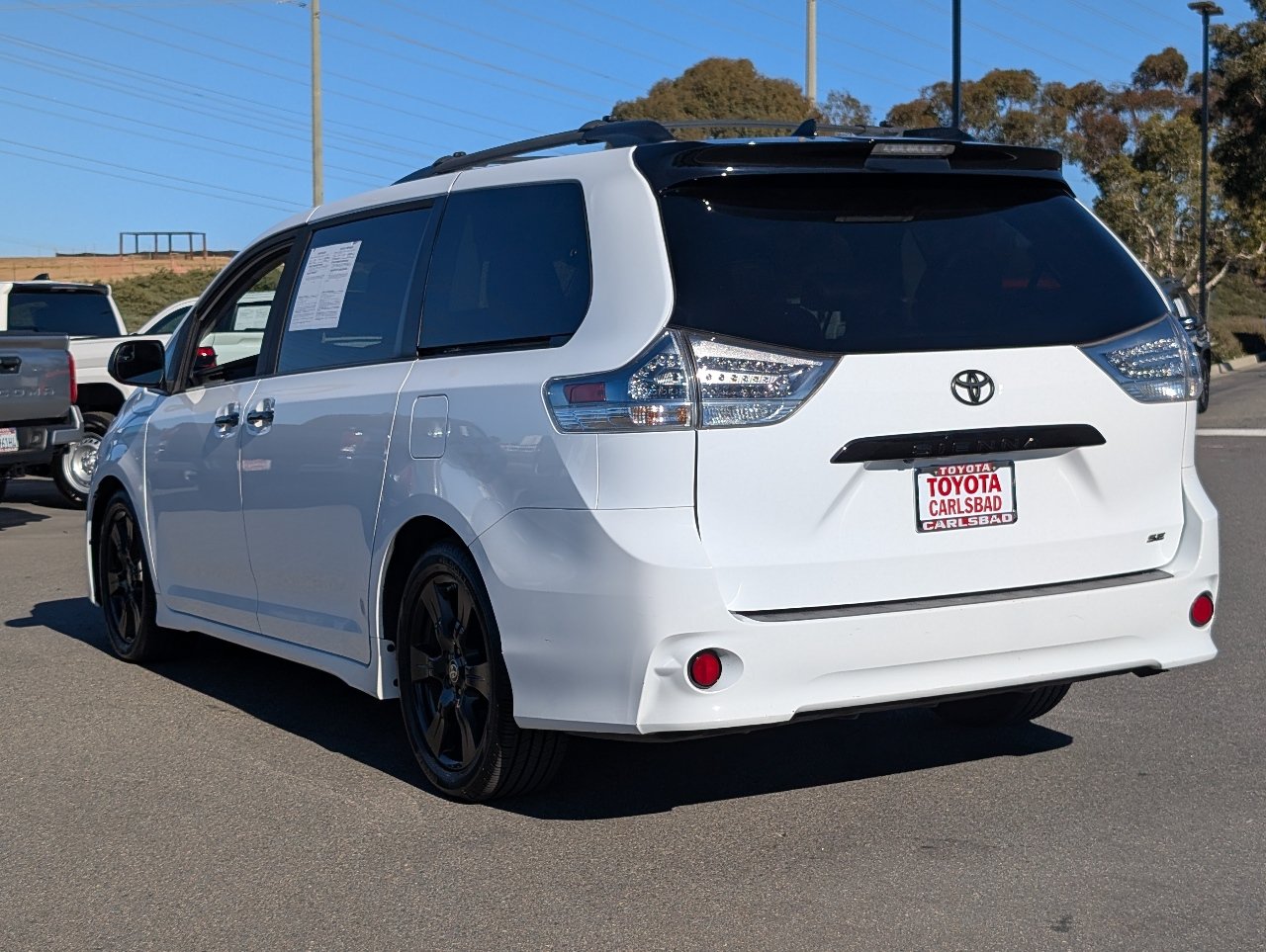 Used 2020 Toyota Sienna SE w/ Nightshade Edition FWD image 13